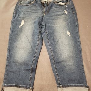 Distressed denim capris